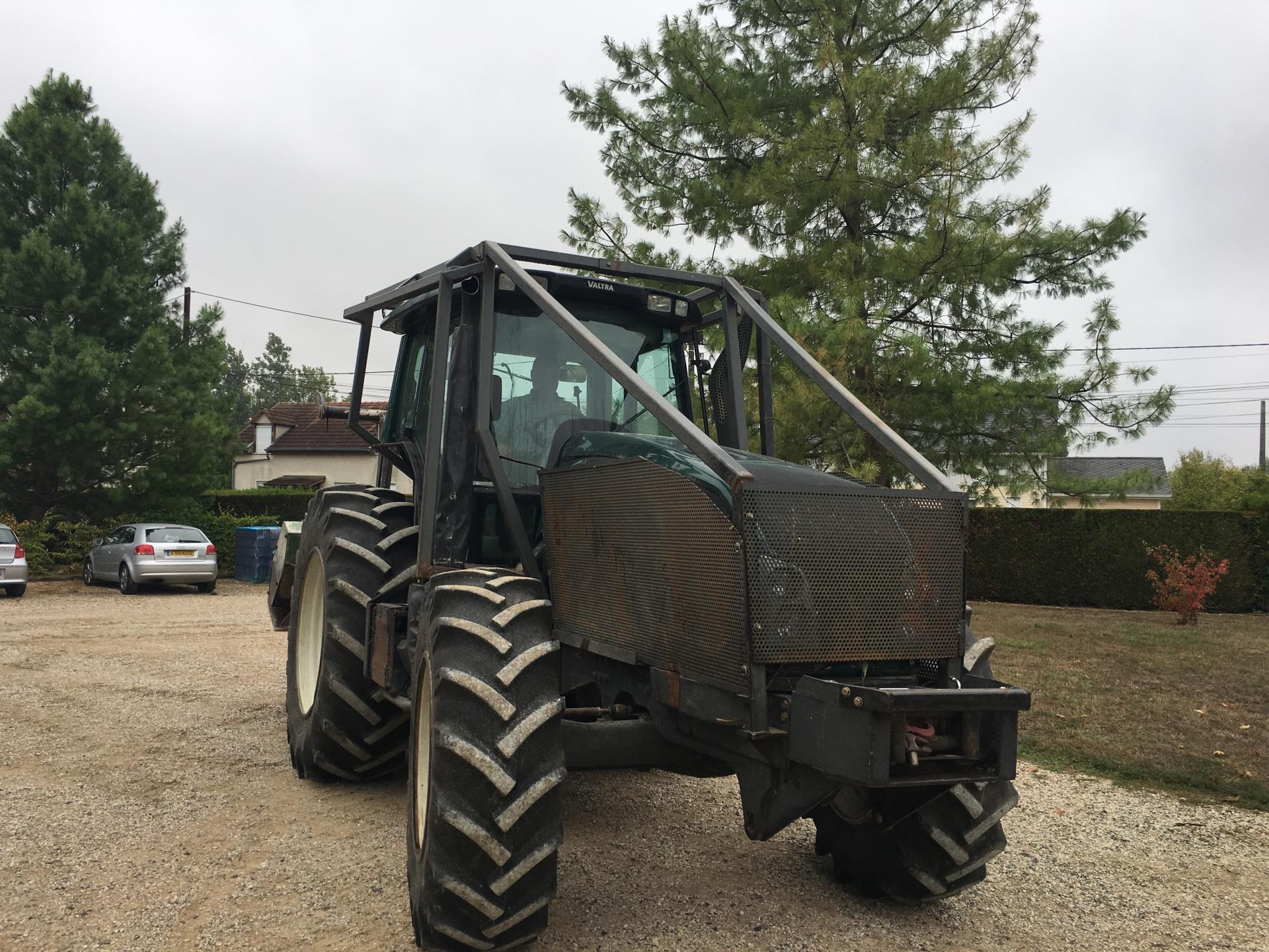 Tracteur  forestier Valtra